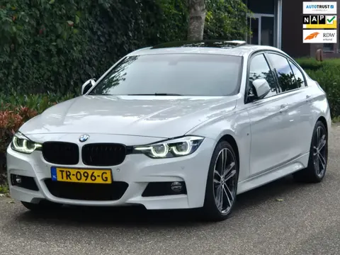 BMW 3-serie 320i Sport Ed Pano CarPlay H&K virtual dash GR Navi Elk. Trekhaak Camera Dode Hoek waars