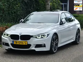 BMW 3-serie 320i Sport Ed Pano CarPlay H&K virtual dash GR Navi Elk. Trekhaak Camera Dode Hoek waars