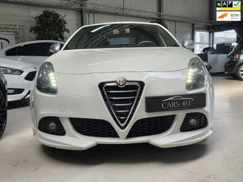 Alfa Romeo Giulietta 1.4 T Distinctive half leer
