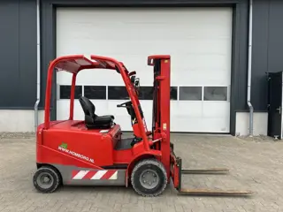 Manitou ME425-80V 2.5 ton Triplex Freelift Sideshift Elektra Heftruck