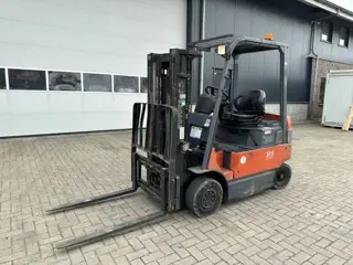 Toyota 7FBMF20 2 ton Triplex Freelift Sideshift Elektra Heftruck