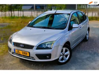 Ford Focus 1.8 16V Ambiente Flexifuel Navi PDC Trekhaak Cruise Stoelverw