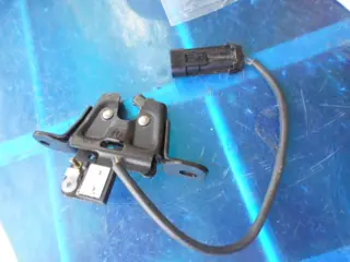 Front hood catch for Ferrari 360/430