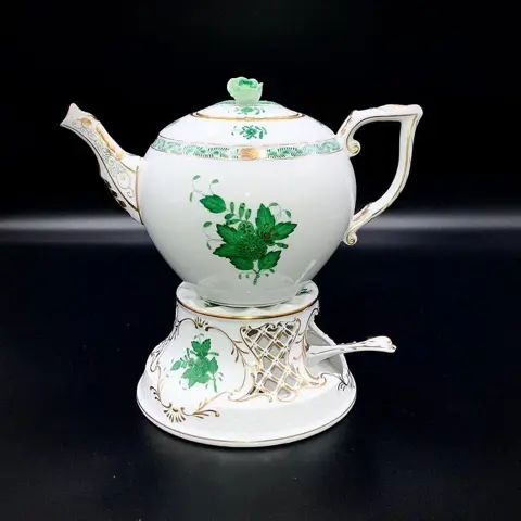 Herend, Hungary - Prachtige theepot met rozenknopdeksel