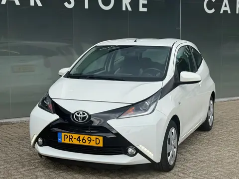 Toyota Aygo 1.0 VVT-i x-play Navi|Camera|Dealer Onderhouden
