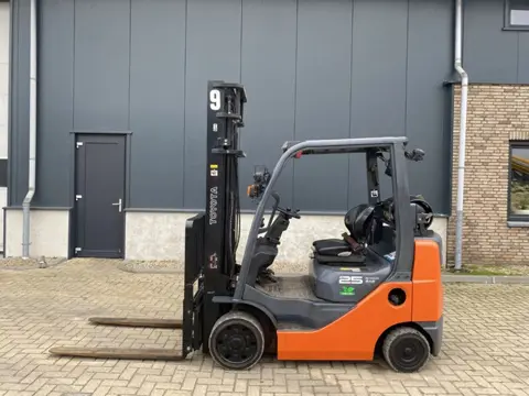 Toyota 8FGCU25 2.5 ton Duplex Sideshift LPG Heftruck