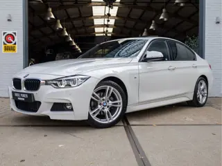 BMW 3 Serie 318i M Sport *Schuif/Kantel | Alcantara | LED | Groot scherm | Cruise | Keyless | Navi |