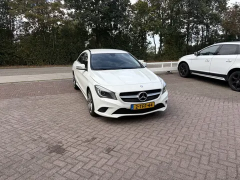 Mercedes-Benz CLA-Klasse 180 Ambition AUTOMAAT CAMERA PDC CARPLAY