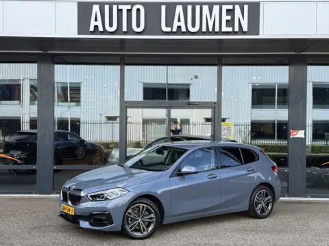 BMW 1-serie 116i 5-Deurs Automaat Sport Line Stormbay Shadow Virtual navi DAB Carplay Leder Stof Spo