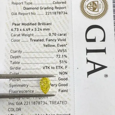 1 pcs Diamant - 0.70 ct - Peer - Color Enhanced - fancy
