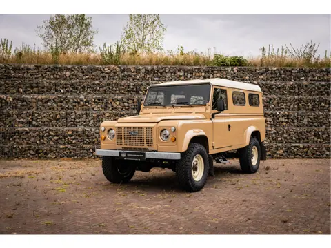 Land Rover Defender 110 V8 Hard Top Volledig gerestaureerd