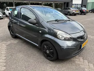 TOYOTA AYGO 1.0-12V / Met nieuwe APK 08-2027 / Stuurbekrachtiging / Audio
