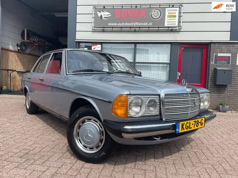 Mercedes-Benz 200-280 (W123) 230 E Sedan