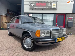 Mercedes-Benz 200-280 (W123) 230 E Sedan