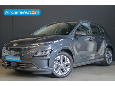 Hyundai KONA EV Fashion 64 kWh |3 fase|100% SoH|dealer onderhouden|stoelverwarming|