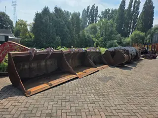 Diversen Dieplepels, brede bakken, puinbak en kopplaten