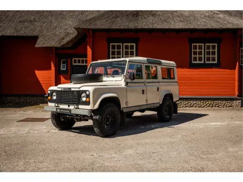 Land Rover Defender 110 Station Wagon V8 Originele staat.