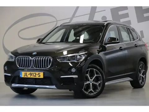 BMW X1 SDrive20i/ Panoramadak/ Trekhaak/
