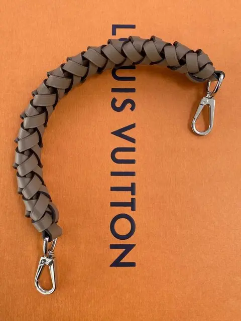 Louis Vuitton - accessorio in pelle marrone hw argento -