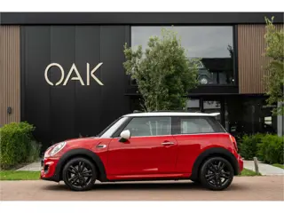 MINI 3-deurs 1.5 Cooper | JCW-Trim | Navigatie | Panorama | H&K | PDC | 17"LM | NL Auto | Chili Red