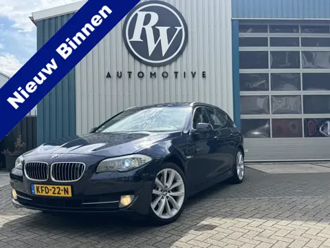 BMW 5 Serie Touring 528i Bi-Xenon / Leder / Pano / Night vision / Aut / 6-cil / Standkachel