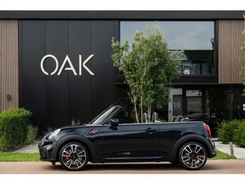 MINI Cabrio 2.0 John Cooper Works F1 Aut. | Navi | Schaalstoelen | H&K | Head-Up | Camera | 18"LM | 
