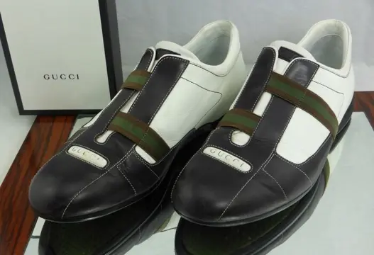 Gucci - rare asymmetric bands sneakers - Gespschoenen