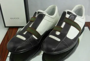 Gucci - rare asymmetric bands sneakers - Gespschoenen