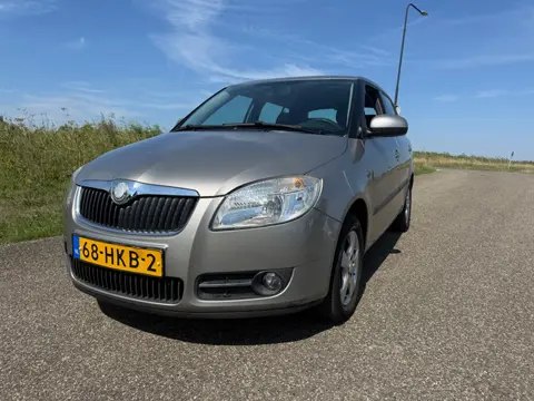 Skoda Fabia 1.6-16V Ambiente AUTOMAAT ! ZEER NETTE AUTO!!