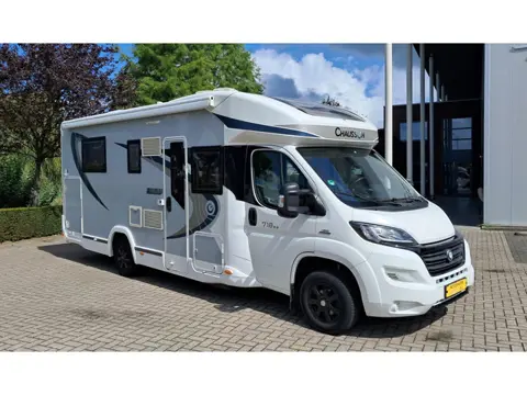 Chausson Titanium 718 XLB Queensbed / zonnepaneel /
