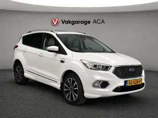 Ford Kuga 1.5 EcoBoost Vignale // PANO // CAMERA // TREKHAAK // 4x4 // STUUR&STOELVERWARMING // BOMV