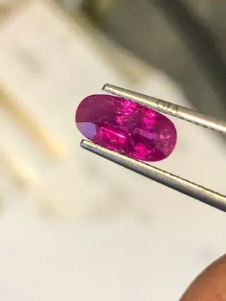 1 pcs Paarsig rood Robijn - 1.88 ct