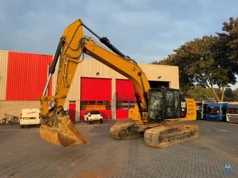 Caterpillar 326 FL / EXCAVATOR / 5961 HOURS / 152 KW / INCLUDED BUCKET / 2019