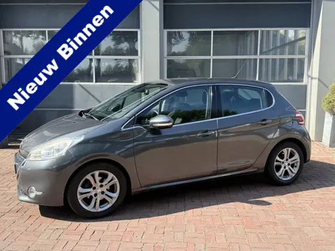 Peugeot 208 1.2 VTi Allure km 112.000 Bj 2014 Navi,16Inch,Clima,Cv Dealer onderhouden !!