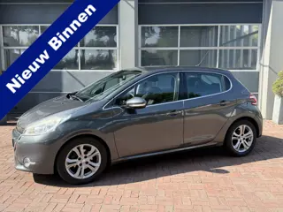 Peugeot 208 1.2 VTi Allure km 112.000 Bj 2014 Navi,16Inch,Clima,Cv Dealer onderhouden !!