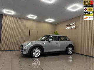 Mini 5-Deurs 1.5 Cooper Business * Leder / Navigatie / Cruise control / LM Velgen / NL Auto *