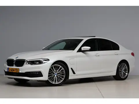 BMW 5-serie 530e Sport Line | Bowers & Wilkins | massage | head-up | softclose | schuifkanteldak | s