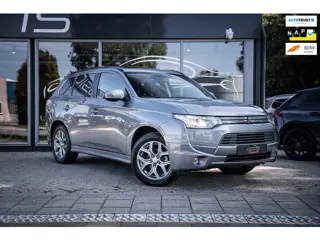 Mitsubishi Outlander 2.0 PHEV Instyle|Trekhaak|Leder|Schuif/Kantel|Sport pakket|18''