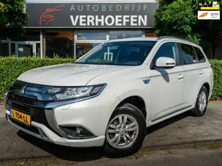 Mitsubishi Outlander 2.4 PHEV Pure | PARKEERCAMERA | TREKHAAK | STOELVERWARMING | XENON | CRUISE / C