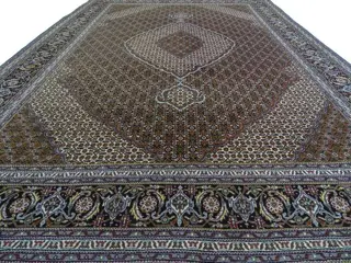 Tabriz Mahi met Zijde - Gereinigd vloerkleed - 310 cm - 207