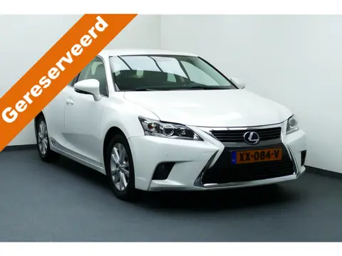 Lexus CT 200h Sport Edition. Wit Metallic, Camera, Navi, Clima, 17"LMV All Season Banden