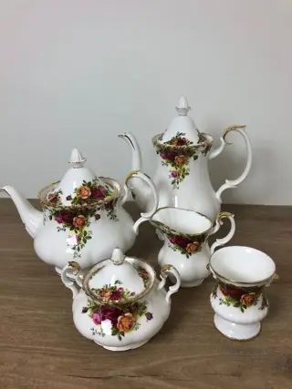 Royal Albert - Theepot, koffiepot, groot roomstel