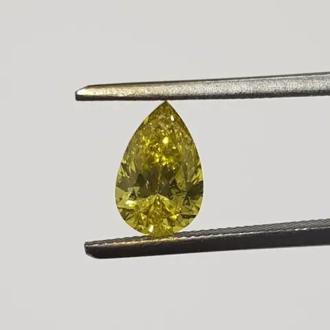 1 pcs Diamant - 1.01 ct - Peer - Color Enhanced - fancy