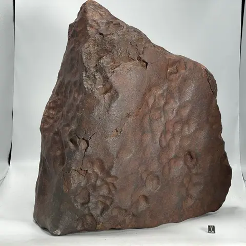 41 kg!!!!! Regmaglyphs en Fusion Scab SUPER XXL Chondrite
