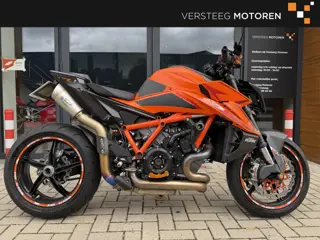 KTM 1390 SuperDuke R EVO full Carbon Evotech Wave# Uniek