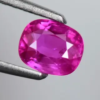 1 pcs Levendig roze Saffier - 1.02 ct