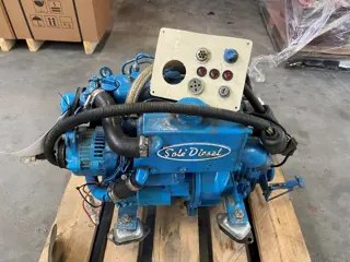 Mitsubishi Solé L2E 11 PK diesel marine motor met keerkoppeling