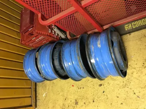 MICHELIN-BRIDGESTONE DUNLOP 19.5X7.5