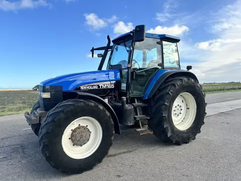 New Holland TM 165