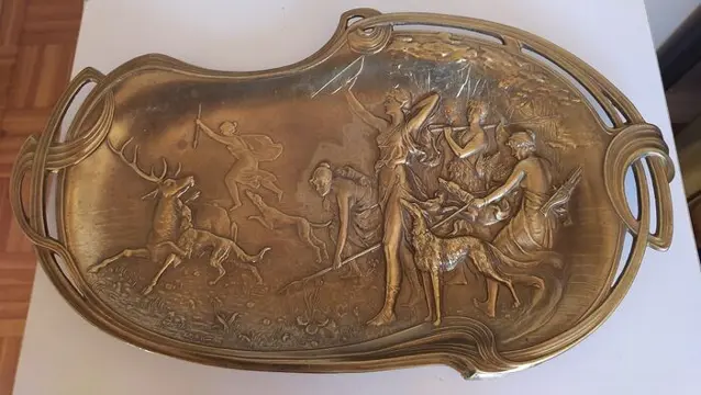 Art deco dienblad in messing jachttafereelmotief met